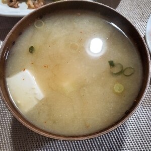 豆腐と玉ねぎの味噌汁